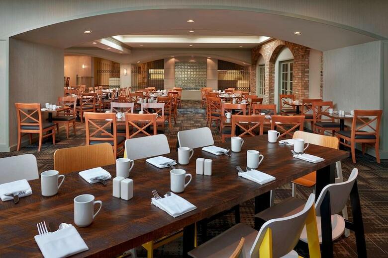 Hotel Doubletree By Hilton Toronto Airport