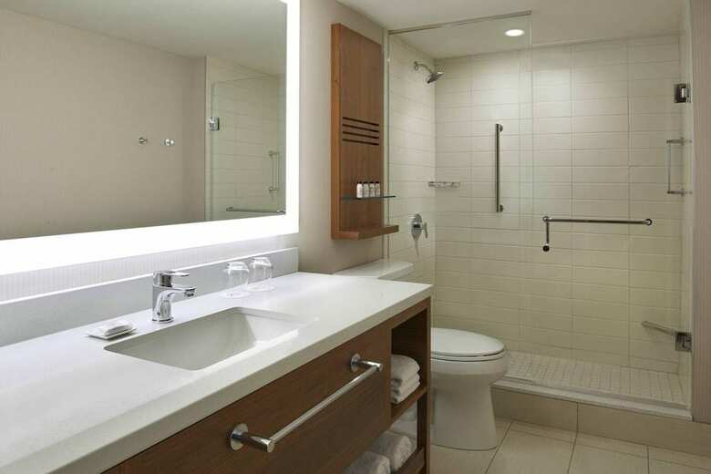 Hotel Doubletree By Hilton Toronto Airport