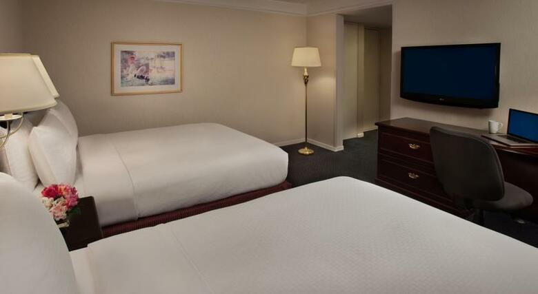 Hotel Doubletree By Hilton Toronto Airport