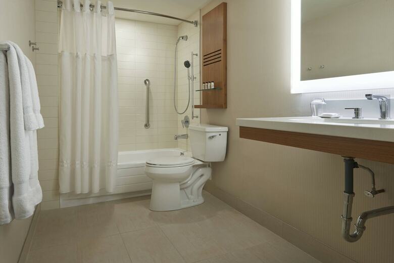 Hotel Doubletree By Hilton Toronto Airport