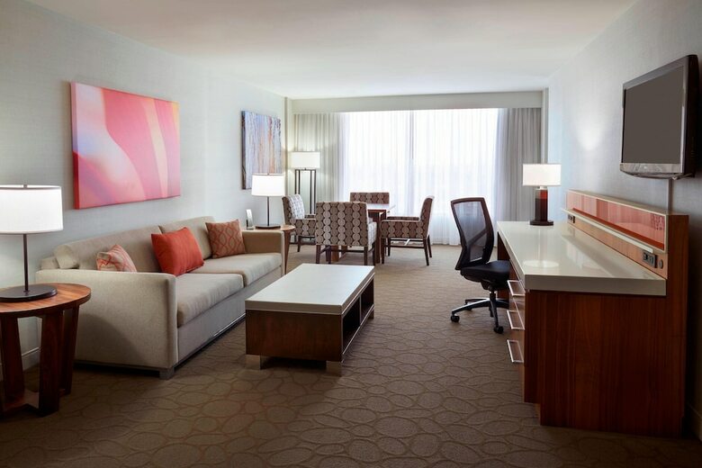 Hotel Doubletree By Hilton Toronto Airport