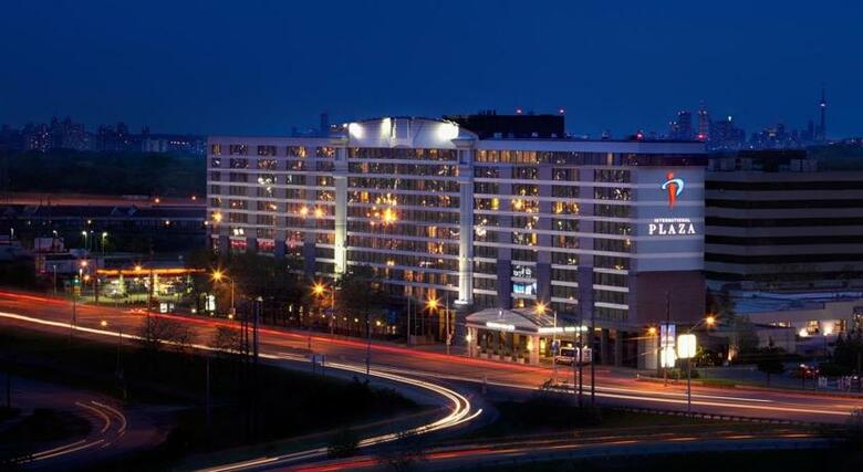 Hotel Doubletree By Hilton Toronto Airport