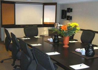 Quality Hotel Montreal East