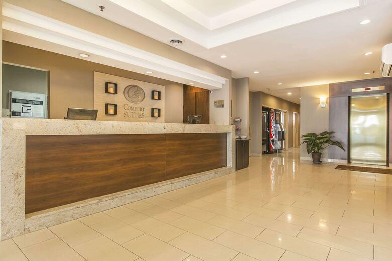 Hotel Comfort Suites Downtown