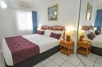 Hotel Beachfront On Trinity Beach Apartments