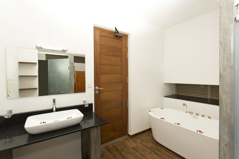 Hotel Aliya Resort & Spa