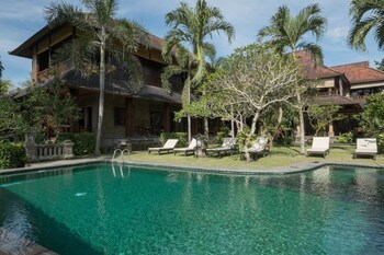 Hotel Ananda Cottages