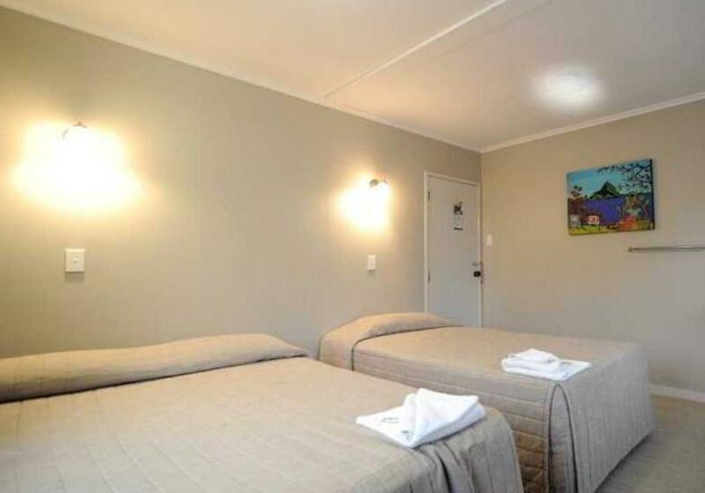 Hotel Kiwi International