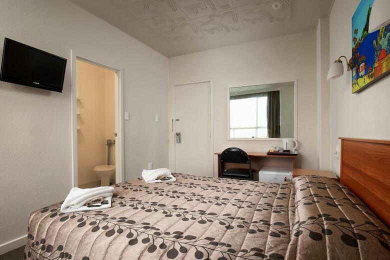 Hotel Kiwi International