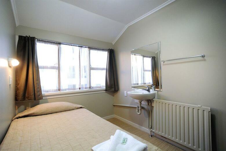 Hotel Kiwi International