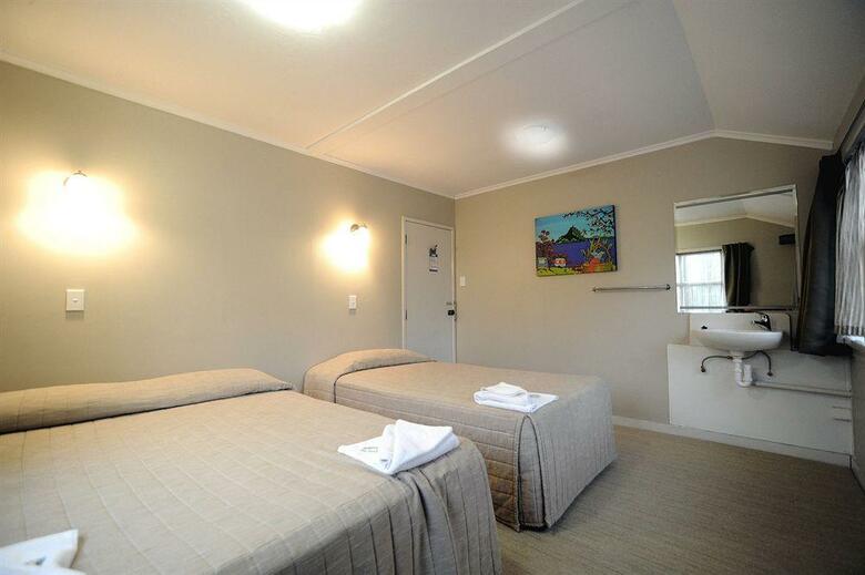 Hotel Kiwi International