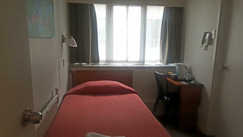 Hotel Kiwi International