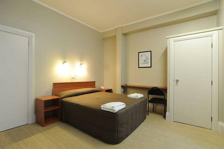 Hotel Kiwi International