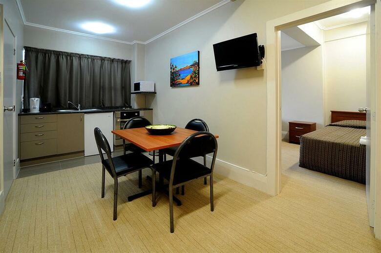 Hotel Kiwi International