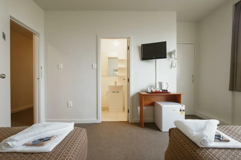 Hotel Kiwi International