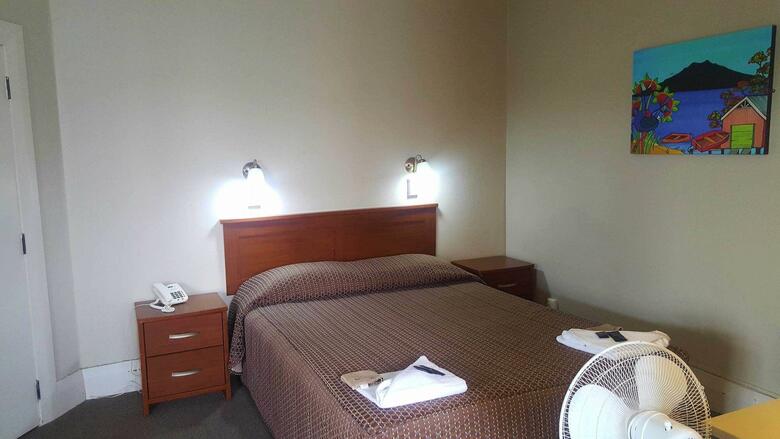 Hotel Kiwi International