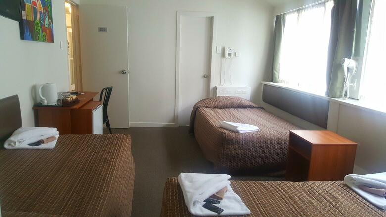 Hotel Kiwi International