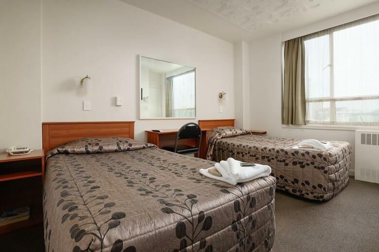 Hotel Kiwi International