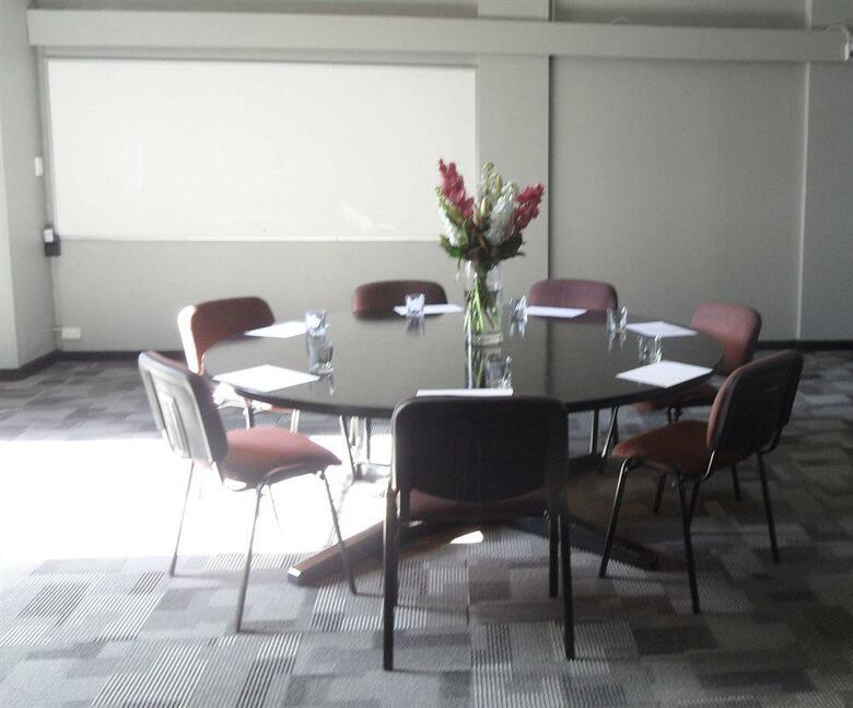 Hotel Kiwi International