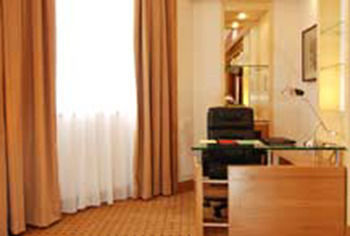 Hotel New World Suites