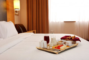 Hotel New World Suites