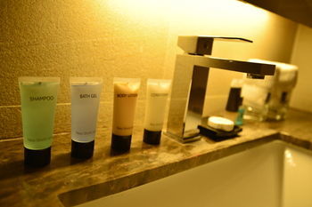 Hotel New World Suites
