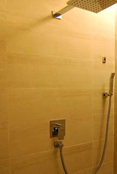 Hotel New World Suites