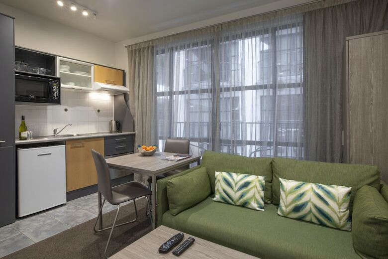 Hotel Quest Atrium
