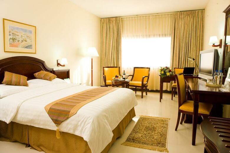 Muscat Holiday Hotel