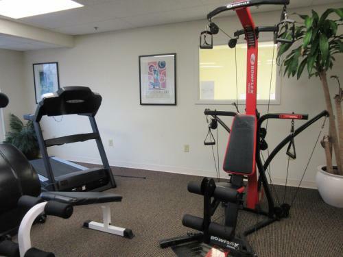 Hotel Cresthill Suites Wichita