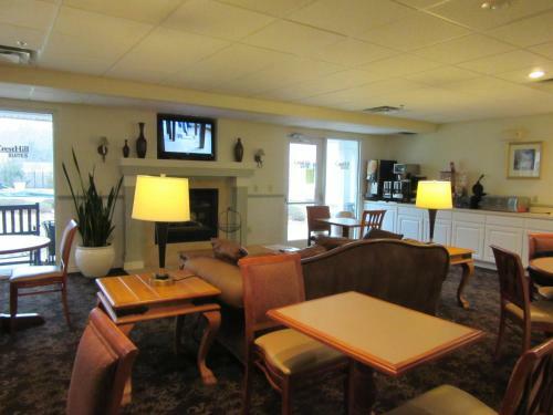 Hotel Cresthill Suites Wichita