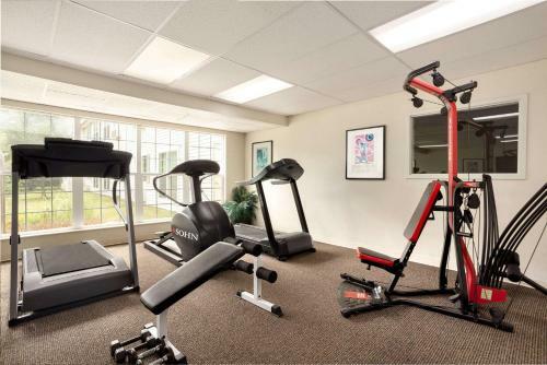 Hotel Cresthill Suites Wichita