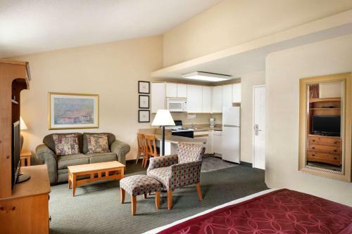 Hotel Cresthill Suites Wichita