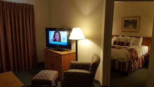 Hotel Cresthill Suites Wichita