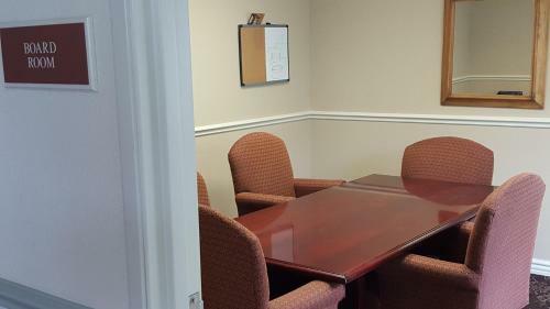 Hotel Cresthill Suites Wichita