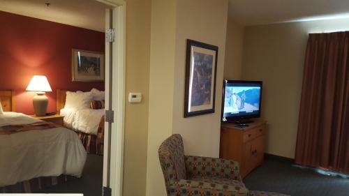 Hotel Cresthill Suites Wichita