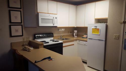 Hotel Cresthill Suites Wichita