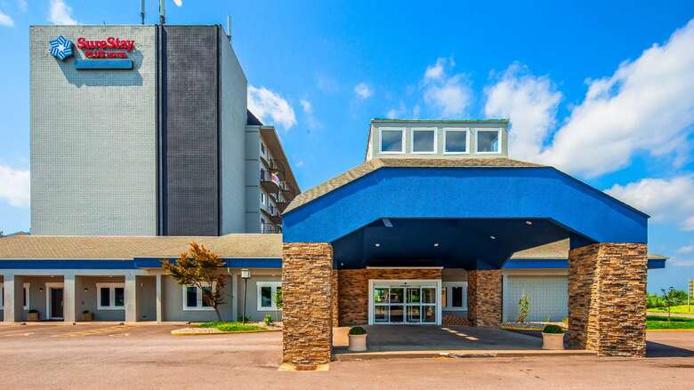Hotel Clarion Kci Airport