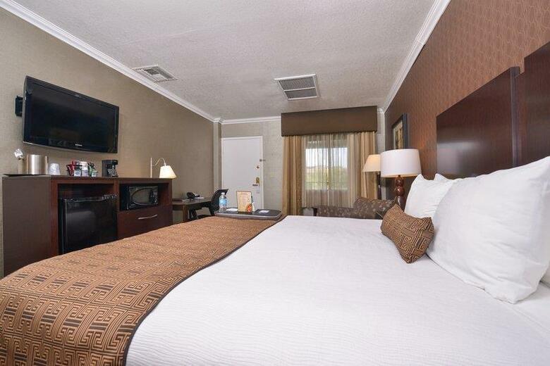 Best Western Inn Suites Hotel