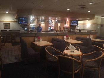 Hotel Fireside Inn & Suites
