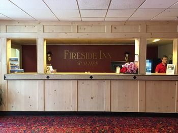 Hotel Fireside Inn & Suites