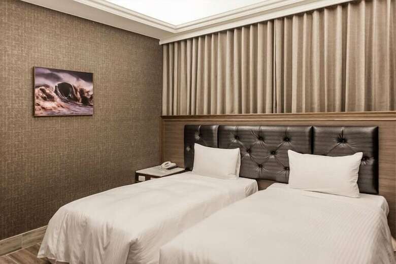 Maple Hotel