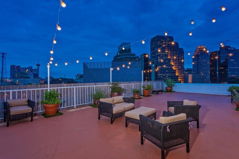 El Tropicano Riverwalk Hotel