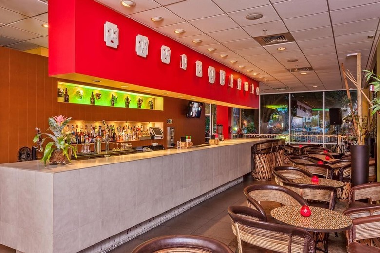 El Tropicano Riverwalk Hotel