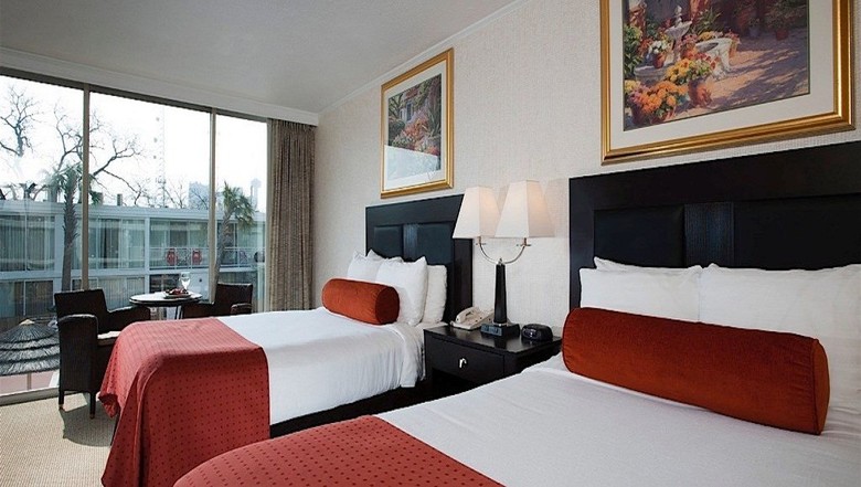 El Tropicano Riverwalk Hotel