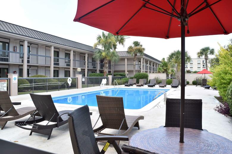 Hotel Ramada By Wyndham Savannah Gateway