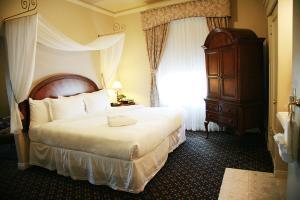 Peery Hotel