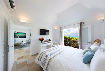 Tom Beach Hotel