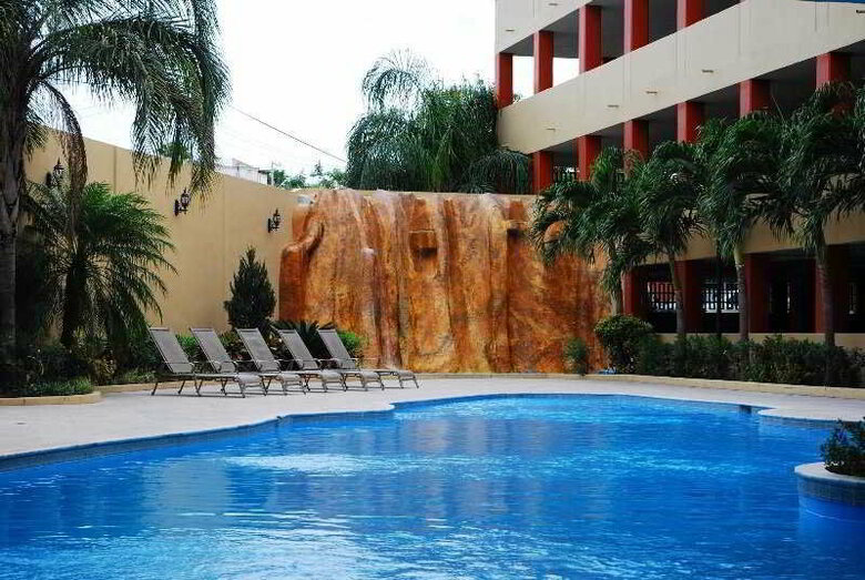 Howard Johnson Plaza Hotel Royal Garden Reynosa