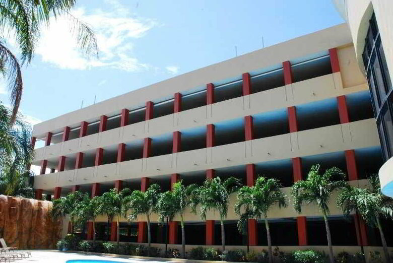 Howard Johnson Plaza Hotel Royal Garden Reynosa